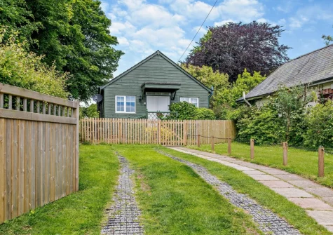 Haytor Vale Lodge is within walking distance of a pub, tearoom, tor & historic quarry