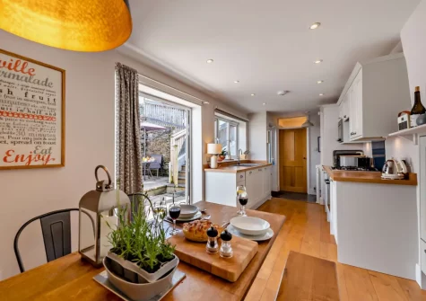 The kitchen & dining area at Heanton Cottage, Braunton
