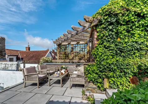 The raised patio & outdoor sitting area at Heanton Cottage, Braunton