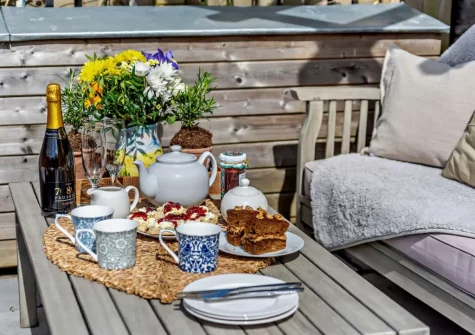 The raised patio & outdoor sitting area at Heanton Cottage, Braunton