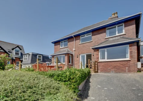 Heather Lea is an impressive holiday, within its own grounds, set back from the main thoroughfare leading into the popular seaside resort of Woolacombe