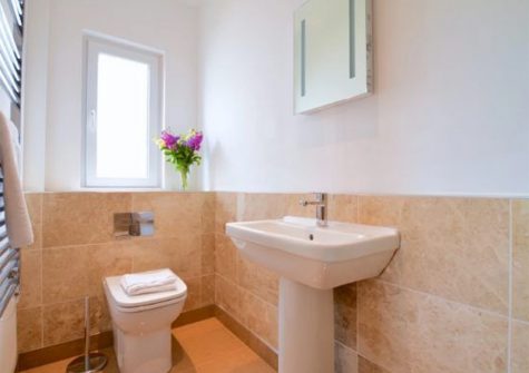 Bedroom #1 en-suite at Heatherbank, St Agnes