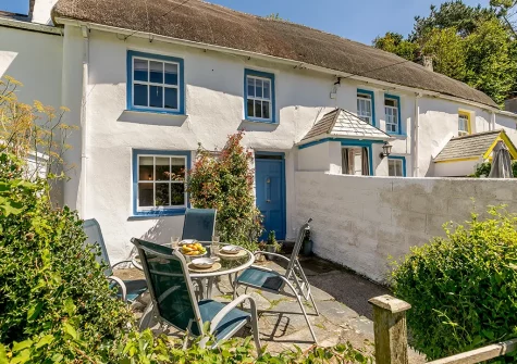 The patio & alfresco dining area at Heatherbell, St Agnes