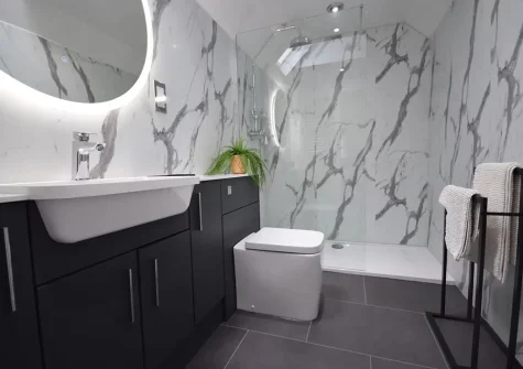 Bedroom #1 en-suite shower room at Heathersett, Instow