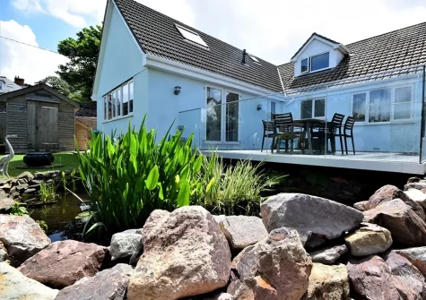 The decked patio, alfresco dining area & fish pond at Heathersett, Instow