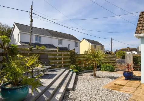 The front garden & outdoor sitting area at Heathersett, Instow