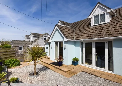 Heathersett is a beautifully presented coastal holiday home with the unique bonus of private parking for three cars