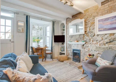 The living & dining area at Hebe Cottage, St Ives