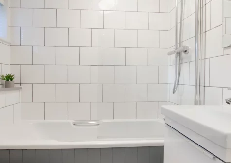 The bathroom at Hebe Cottage, St Ives