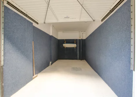 The small private garage, which is also ideal for storing bikes, wetsuits, surfboards and any other beach equipment
