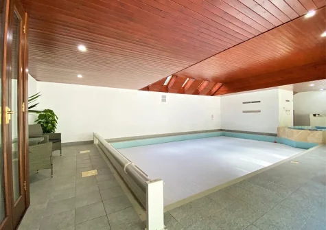 The indoor swimming pool & hot tub at Heddon Valley Farmhouse, Killington