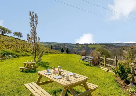 The alfresco dining area & garden at Heddon's View, Trentishoe