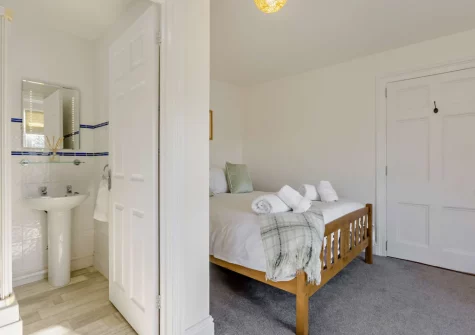 Bedroom #1 & en-suite shower room at Helebridge House, Marhamchurch
