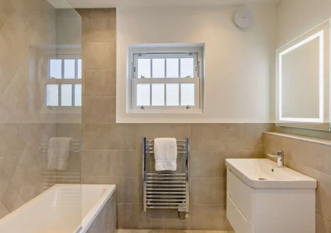 The first floor bathroom at Helebridge House, Marhamchurch