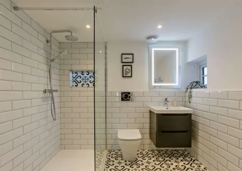 The ground floor shower room at Helebridge House, Marhamchurch