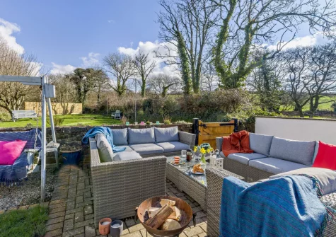 The patio & outdoor sitting area at Helebridge House, Marhamchurch