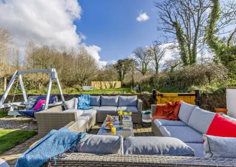 The patio & outdoor sitting area at Helebridge House, Marhamchurch