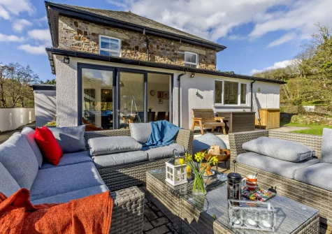 The patio & outdoor sitting area at Helebridge House, Marhamchurch