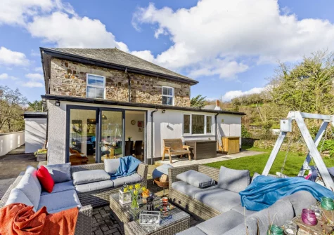 The patio & outdoor sitting area at Helebridge House, Marhamchurch