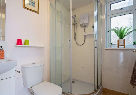 Bedroom #1 en-suite shower room at Here Tiz, St Day