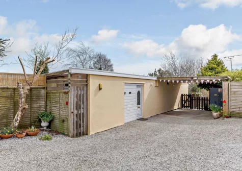 Here Tiz is a delightful rural hideaway ideal for dog owners & exploring all of Cornwall