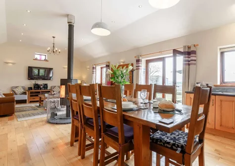 The dining area at Heritage Cottage, Bokiddick