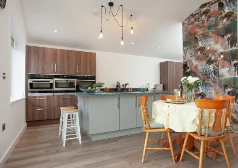The dining area & kitchen at Hernmargh Skiber, Box's Shop