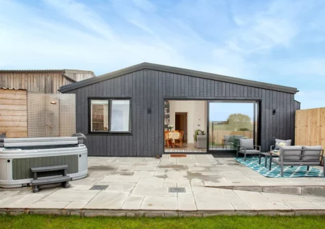 The patio, outdoor sitting area & hot tub at Hernmargh Skiber, Box's Shop