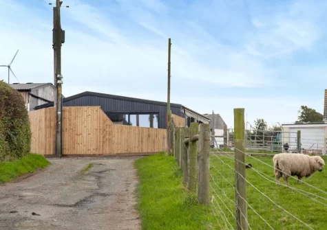 Hernmargh Skiber is a luxurious converted barn on a working farm in the stunning countryside near Widemouth Bay & Bude