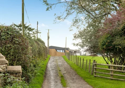 Hernmargh Skiber is a luxurious converted barn on a working farm in the stunning countryside near Widemouth Bay & Bude