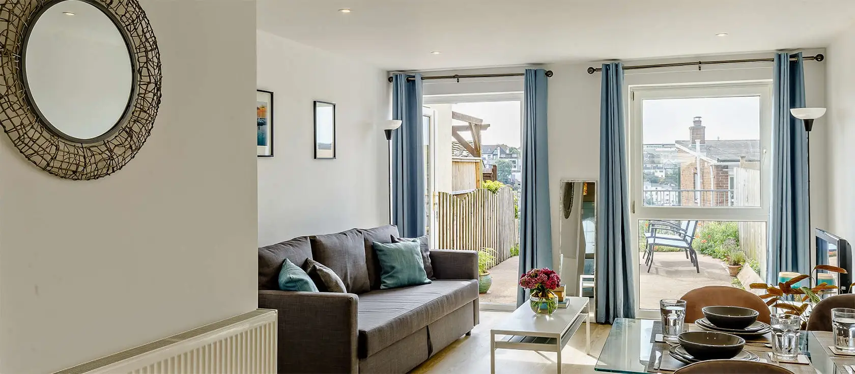 Heron House, Brixham is a charming 2-bedroom haven in Devon, blending modern comforts with a serene coastal setting, perfect for family getaways. Perfectly located for beach days, coastal walks to Churston Ferrers & a short stroll to Brixham Harbour.