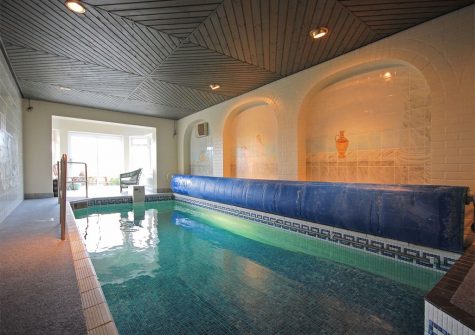 The indoor swimming pool at Heybrook Court, Newquay