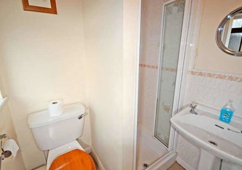 The en-suite to bedroom #1 @ High Hopes, Brixham