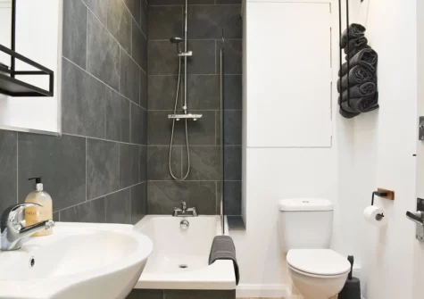 The bathroom at High Tide, Combe Martin