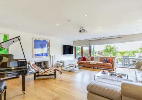 The living room at Higher Close, Mawgan Porth