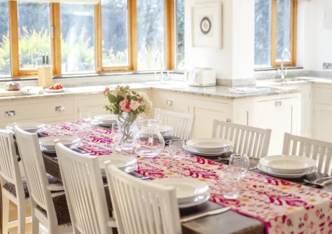 The dining area at Higher Close, Mawgan Porth