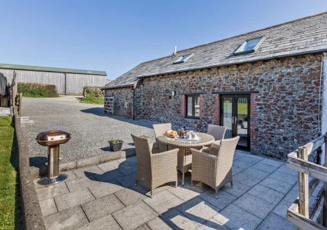 The patio, barbecue & alfresco dining area at Higher Hopworthy Cottage, Pyworthy
