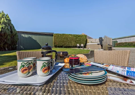 The patio, alfresco dining area & garden at Higher Hopworthy Cottage, Pyworthy