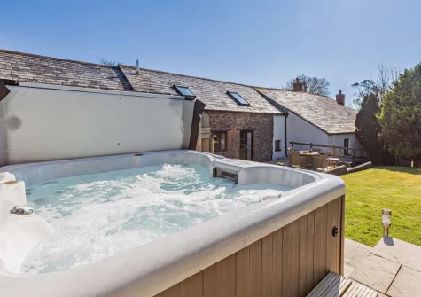 The hot tub, patio & garden at Higher Hopworthy Cottage, Pyworthy