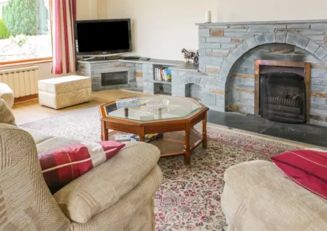 Higher Kernick Farm, Truscott is a charming 4-bedroom holiday cottage, nestled in the Cornish countryside. With a well-equipped kitchen, spacious living area, and an expansive garden, it provides the perfect setting for a memorable family getaway.