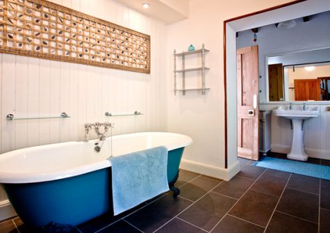 Bathroom 1 @ Higher Shute, Looe