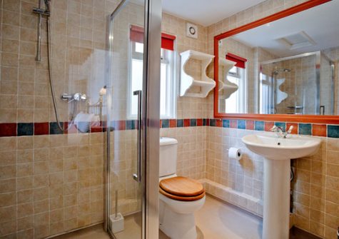 Bathroom 2 @ Higher Shute, Looe