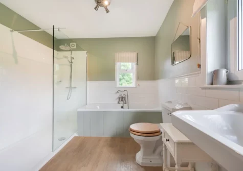 The bathroom at Higher Treliver Farmhouse, St Wenn