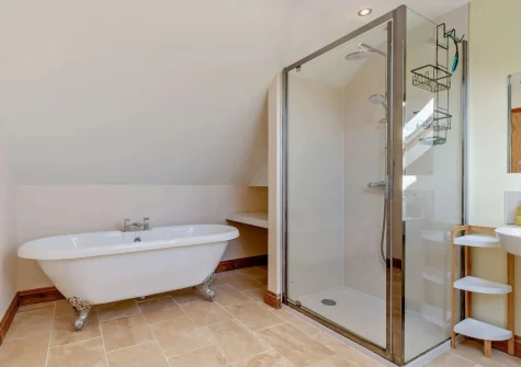 Bedroom #1 en-suite bathroom at Highford Barn, Higher Clovelly