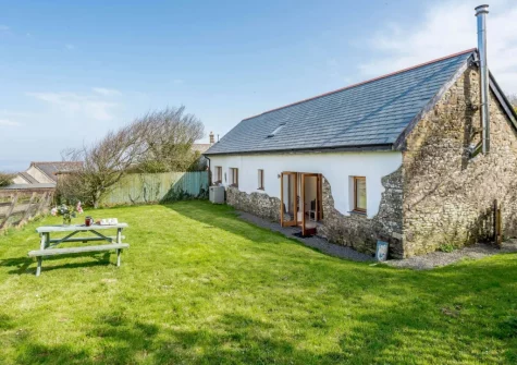 The enclosed rear garden at Highford Barn, Higher Clovelly