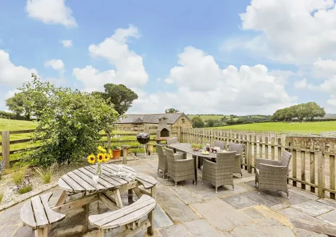 The patio, barbecue, alfresco dining & outdoor sitting area at Highland Barn, Launceston