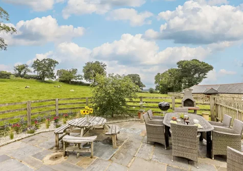 The patio, barbecue, alfresco dining & outdoor sitting area at Highland Barn, Launceston