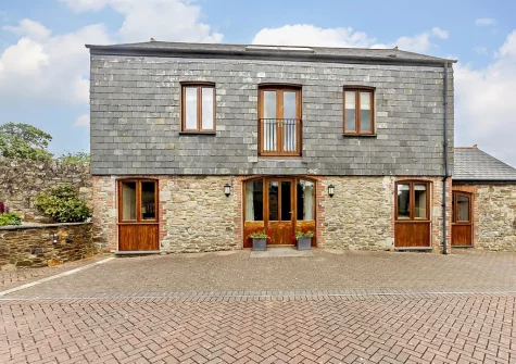 Highland Barn is a superb barn conversion in an idyllic rural location, ideal for exploring the heart of Cornwall