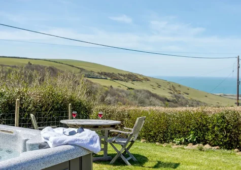 The hot tub & garden at Highlands, Woolacombe
