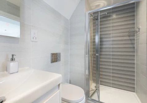 Bedroom #1 en-suite at Hilgrove Beach House, Newquay